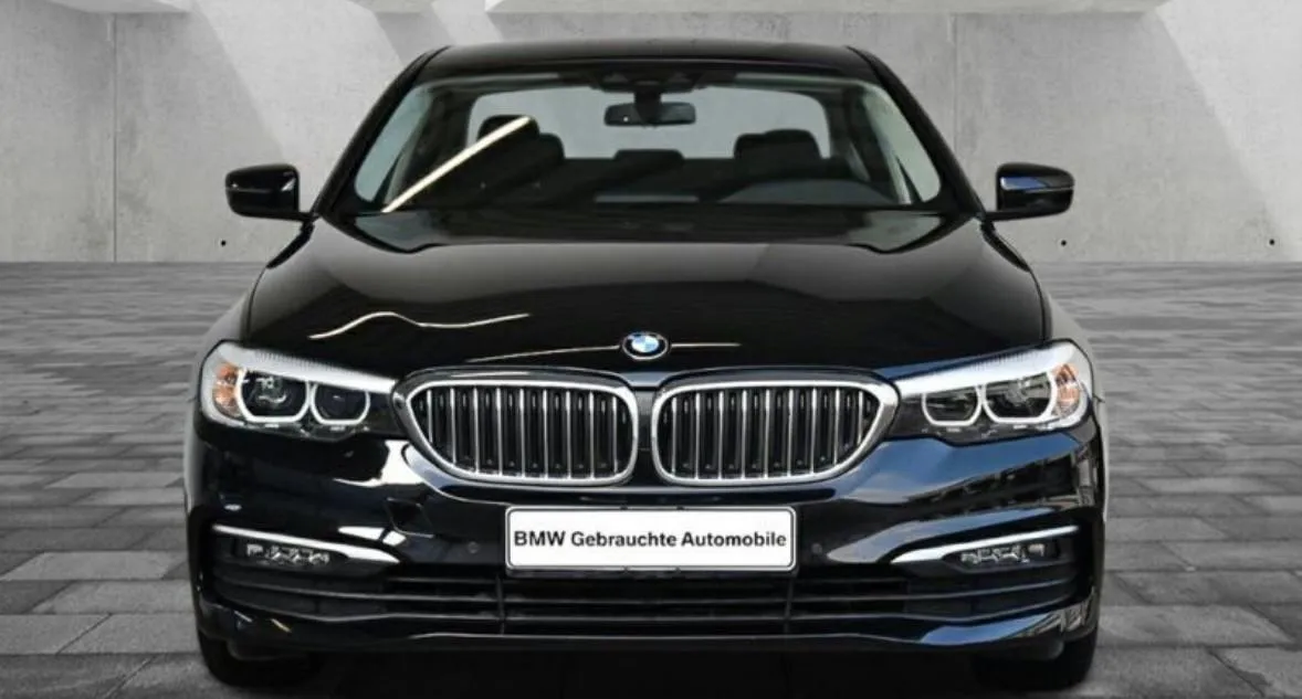 BMW Serie 5 520d 48V xDrive Business Image 2