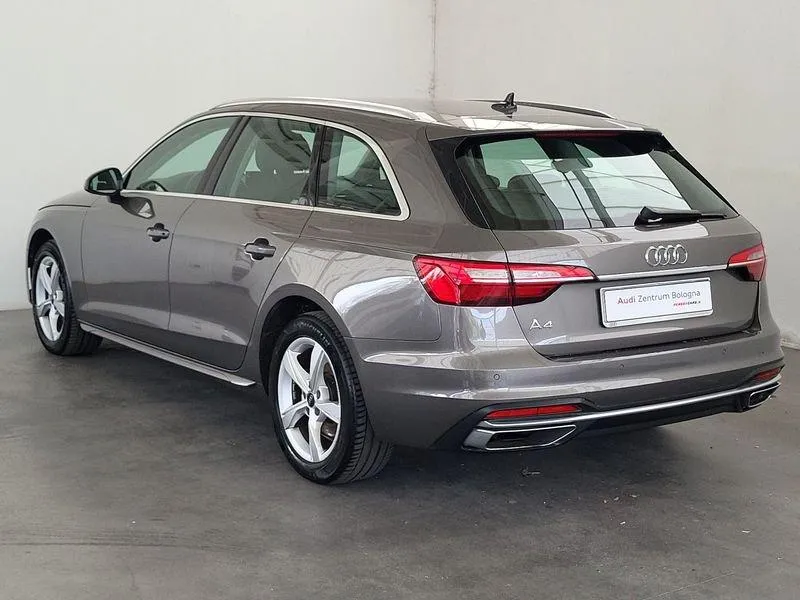 AUDI A4 Avant 30 TDI/136CV S tr. Business Adv Image 4